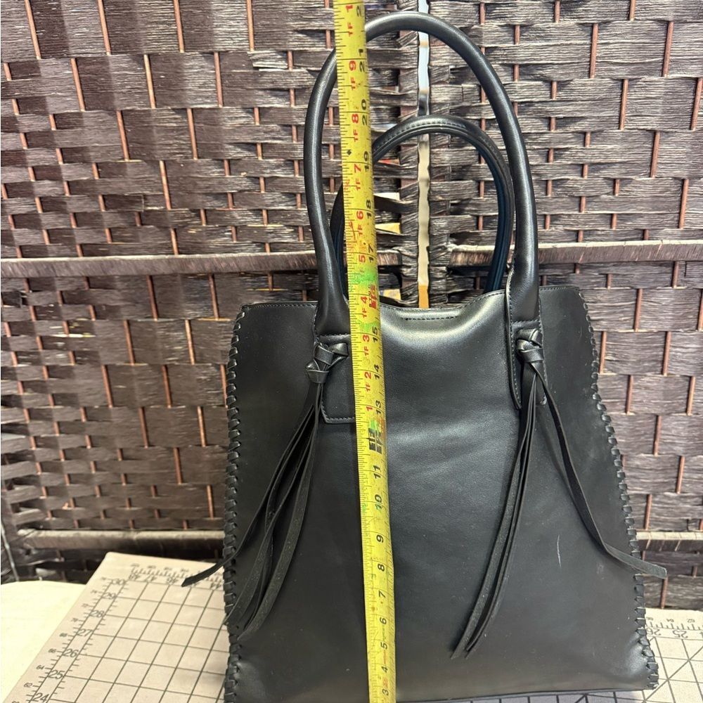 Forever 21 | Black Whipstitch Tote Bag | Tassel Detail Faux Leather - Picture 2 of 8